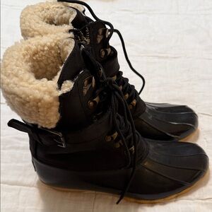Sperry Black Winter Boots with Cream Lining